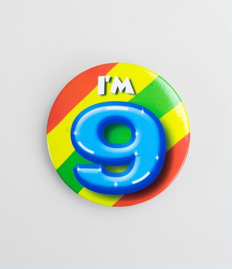 Button 9 jaar