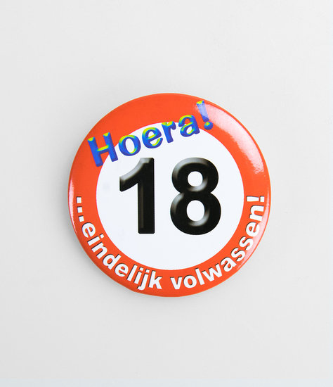 18 jaar button