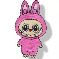 Embleem Oeteldonk - Labubu &ndash; Roze