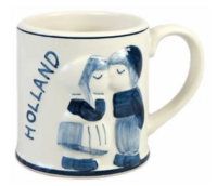 Souvenir Mok - Beker Reliëf - Kussend Paartje - Delftsblauw