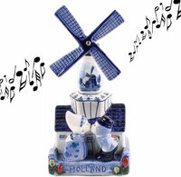  Muziekmolen - Kussend Paartje Holland - Keramiek met Muziek - 16 cm